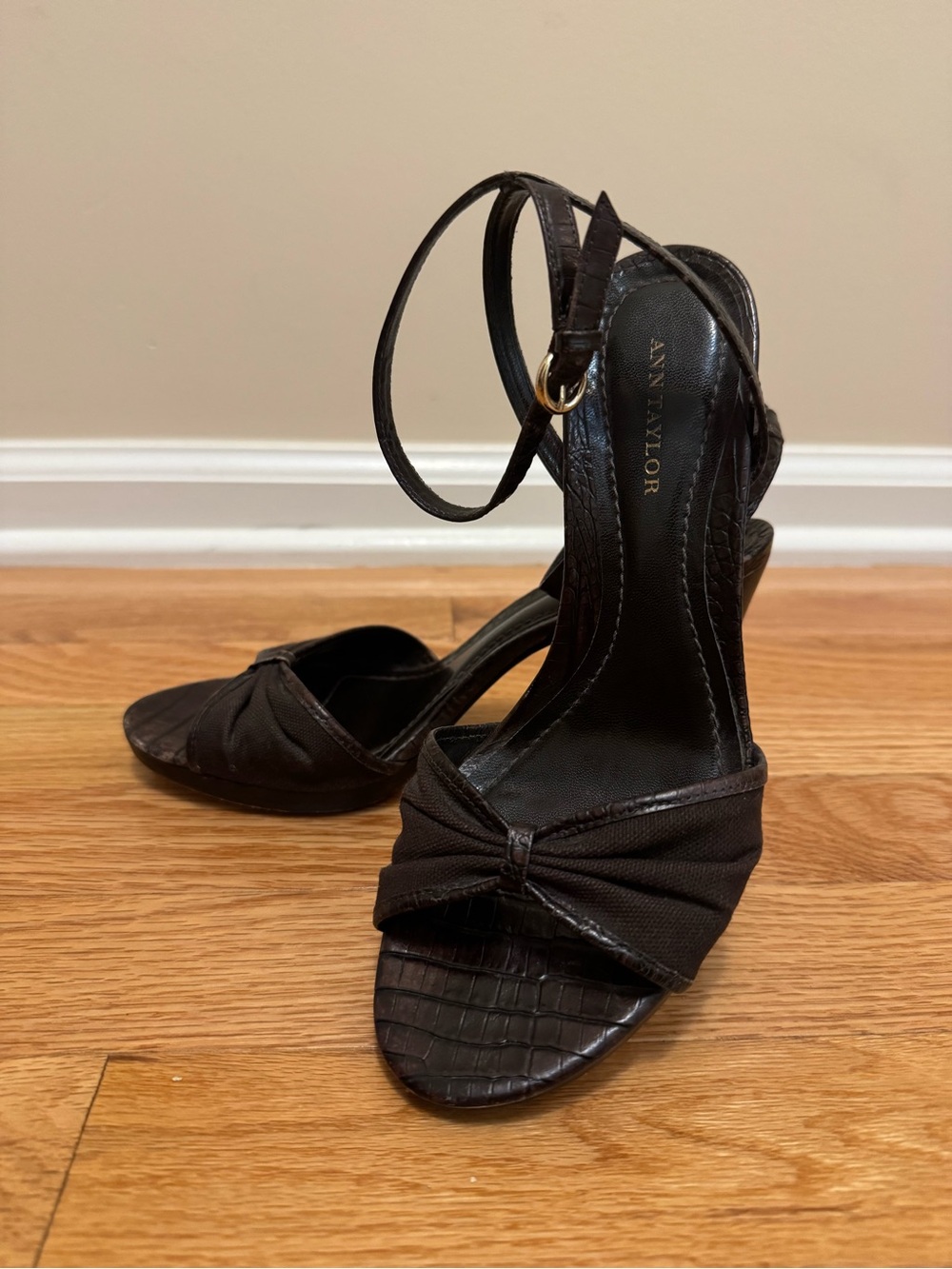 Ann Taylor Brown Knot Front Ankle-Strap Sandals - size 6.5